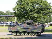 Schützenpanzer Marder des Ahlener Panzergrenadierbataillons 192 beim Tag der offenen Tür in Handorf am 24.8.2005.