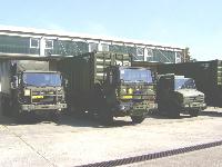 Fahrzeuge vom Stabsunterstützungsbataillon des deutsch-niederländischen Korps im T-Bereich der Lützow-Kaserne Handorf (August 2005)